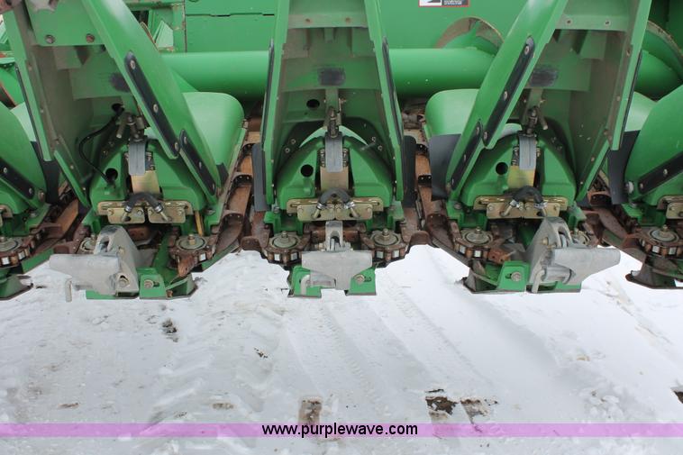 image for item H3708 2009 John Deere 612C corn head
