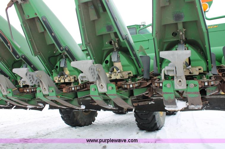image for item H3708 2009 John Deere 612C corn head
