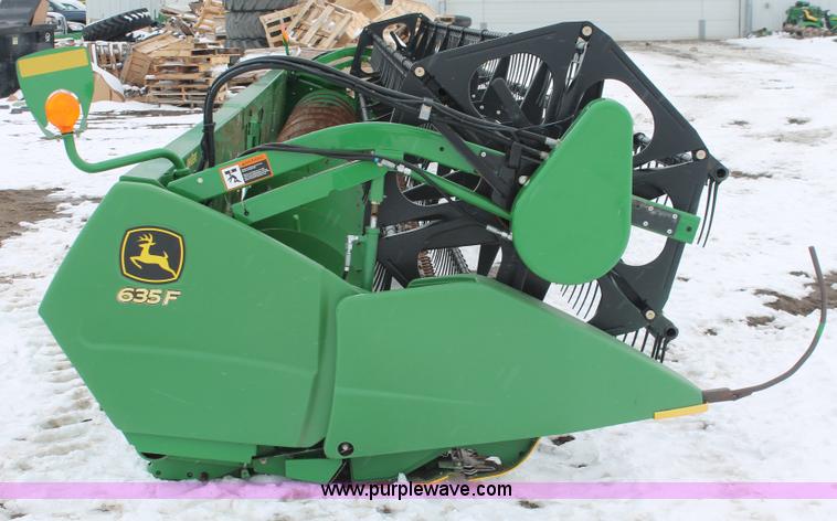 image for item H3712 2009 John Deere 635F HydraFlex platform header