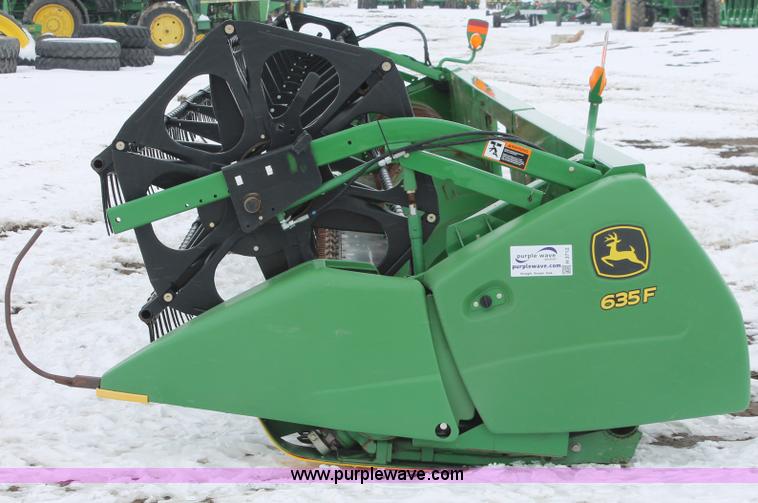 image for item H3712 2009 John Deere 635F HydraFlex platform header