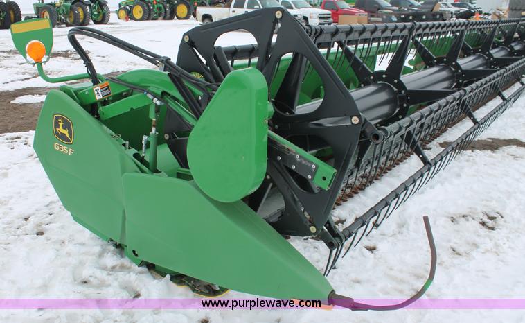 image for item H3712 2009 John Deere 635F HydraFlex platform header