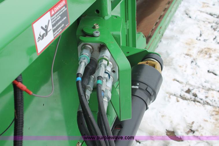 image for item H3712 2009 John Deere 635F HydraFlex platform header