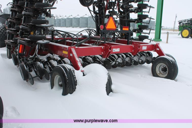 image for item H3713 2005 Case IH SDX40 No-till Air seed drill with Flexicoil 2340 air cart