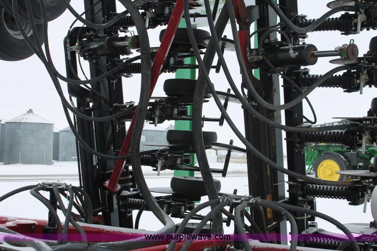 image for item H3713 2005 Case IH SDX40 No-till Air seed drill with Flexicoil 2340 air cart