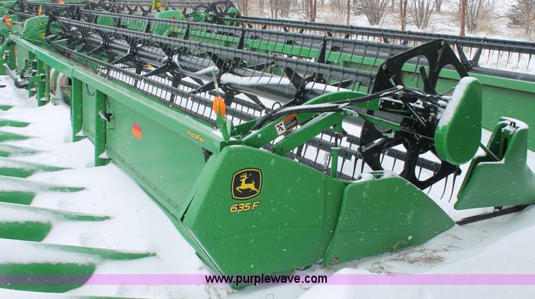 image for item H3714 2009 John Deere 635F HydraFlex platform header