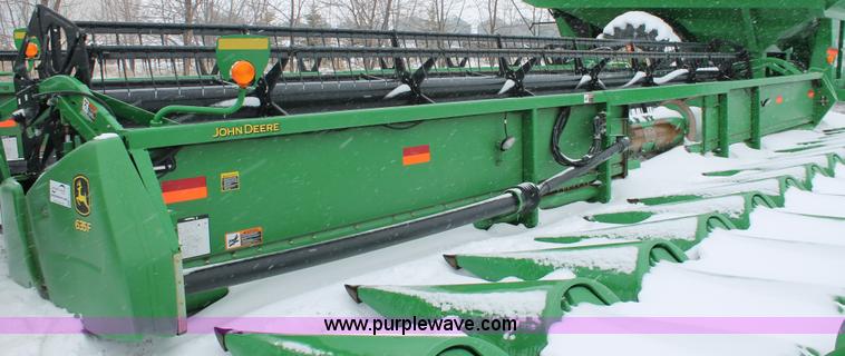 image for item H3714 2009 John Deere 635F HydraFlex platform header