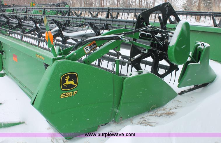 image for item H3714 2009 John Deere 635F HydraFlex platform header