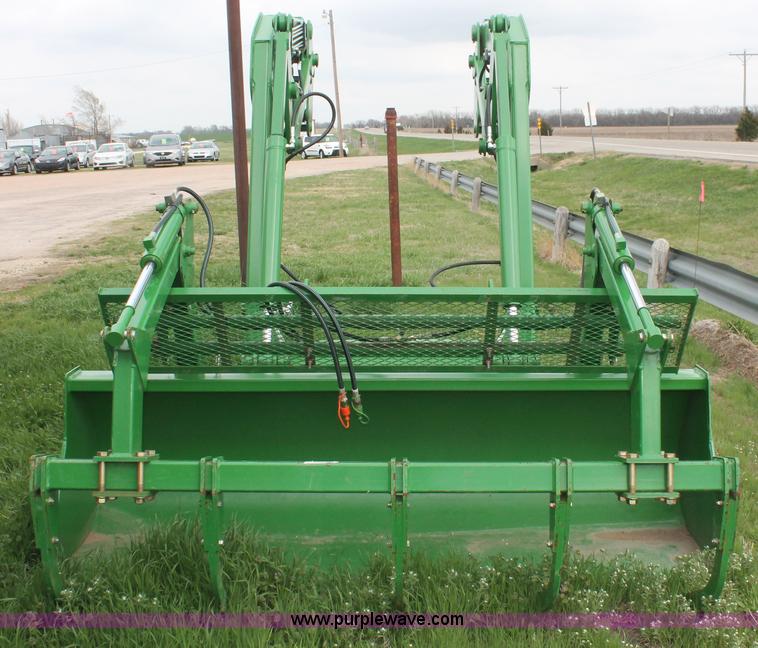 image for item H3734 2010 John Deere 746 loader