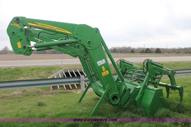 image for item H3734 2010 John Deere 746 loader