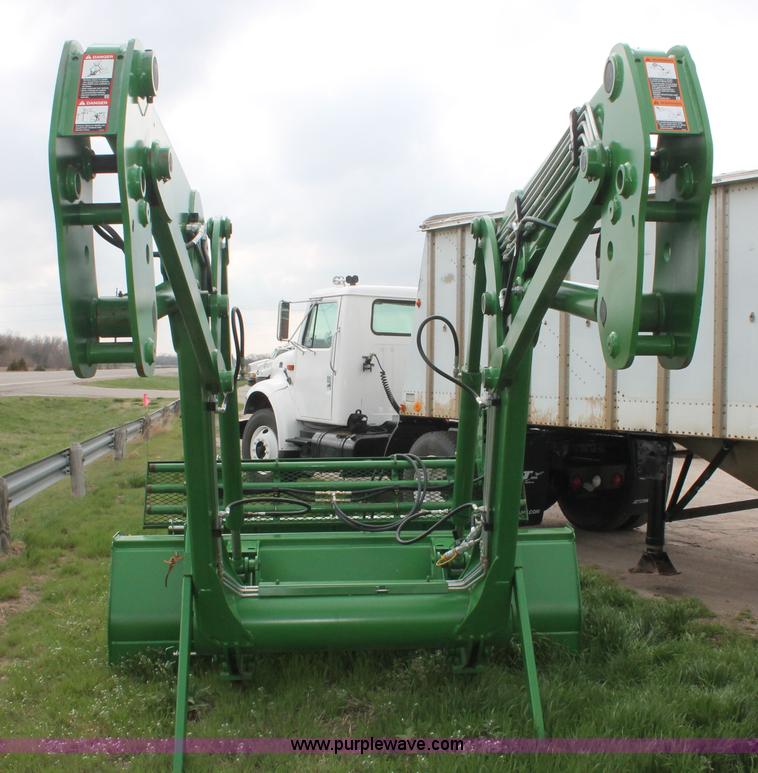 image for item H3734 2010 John Deere 746 loader