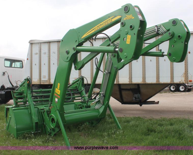 image for item H3734 2010 John Deere 746 loader