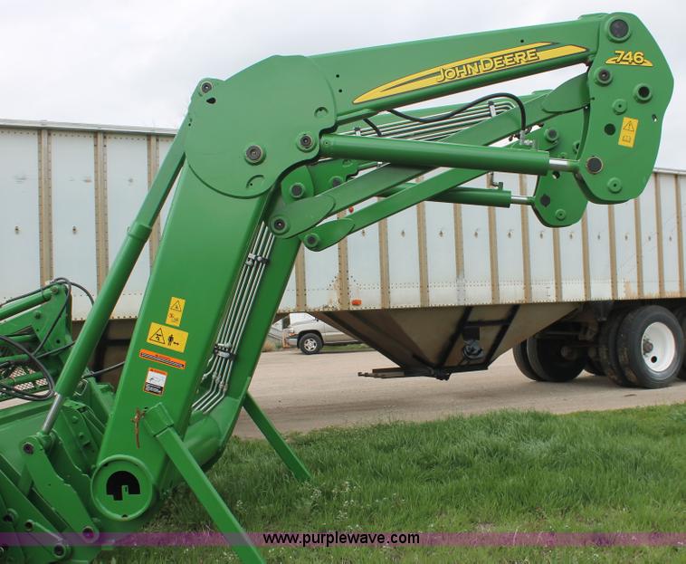 image for item H3734 2010 John Deere 746 loader