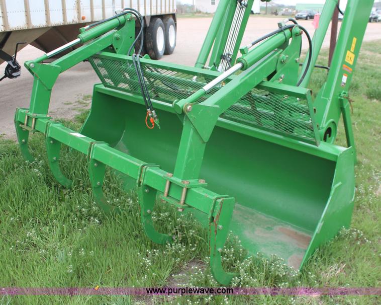 image for item H3734 2010 John Deere 746 loader