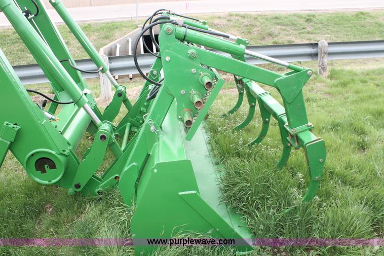 image for item H3734 2010 John Deere 746 loader