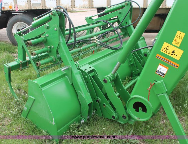 image for item H3734 2010 John Deere 746 loader