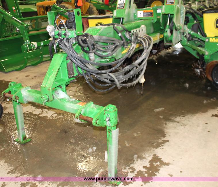 image for item H3742 2008 John Deere 1770NT planter