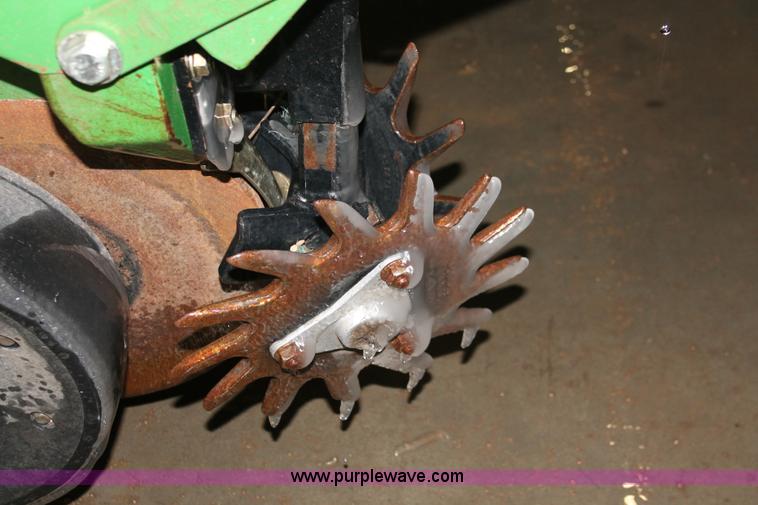 image for item H3742 2008 John Deere 1770NT planter