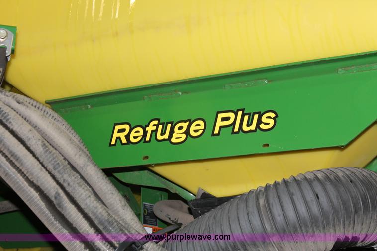 image for item H3742 2008 John Deere 1770NT planter