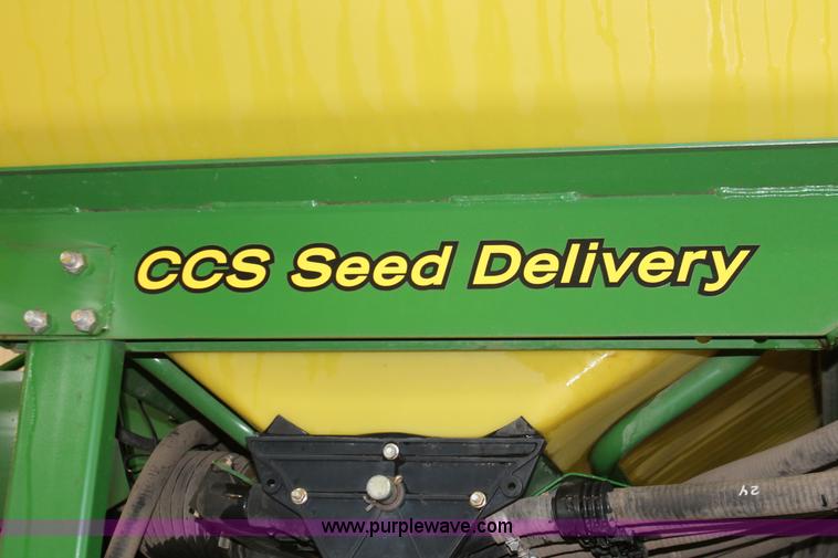 image for item H3742 2008 John Deere 1770NT planter