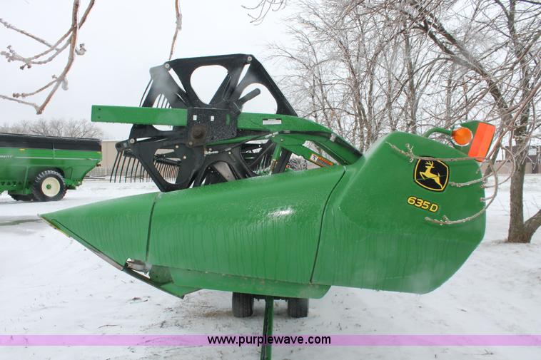 image for item H3745 2010 John Deere 635D HydraFloat draper head