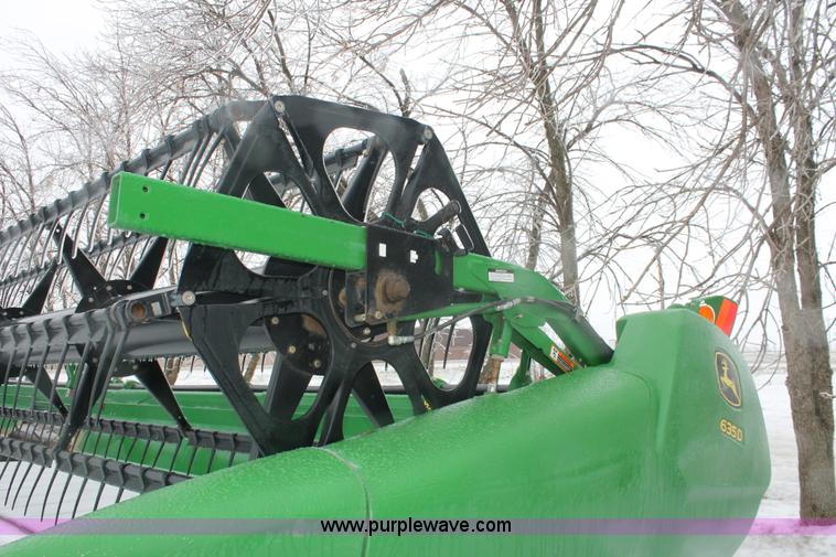 image for item H3745 2010 John Deere 635D HydraFloat draper head