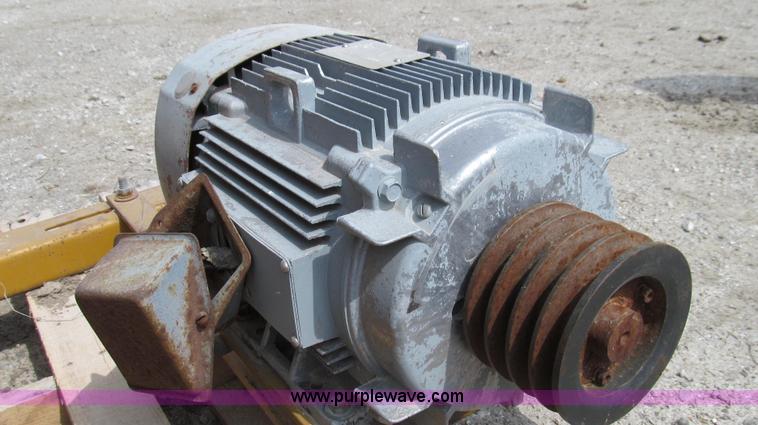 image for item O9167 Peerless 2001 roller mill