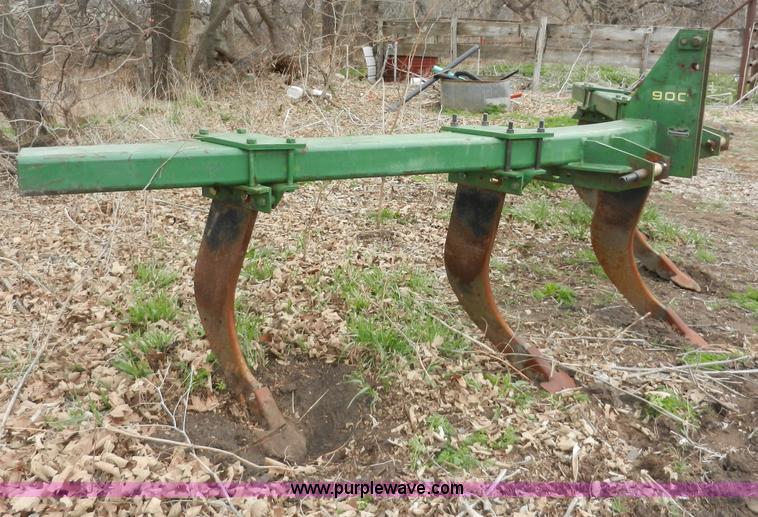 image for item X9585 John Deere 900 five shank ripper