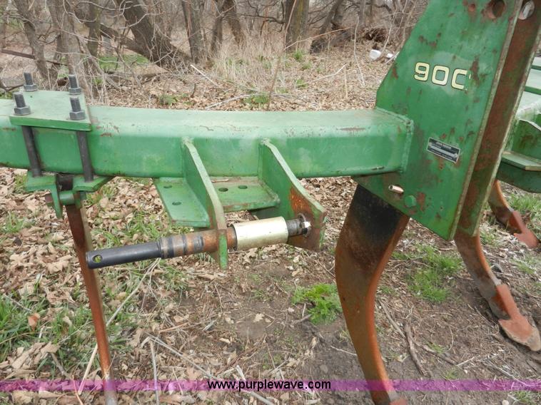 image for item X9585 John Deere 900 five shank ripper