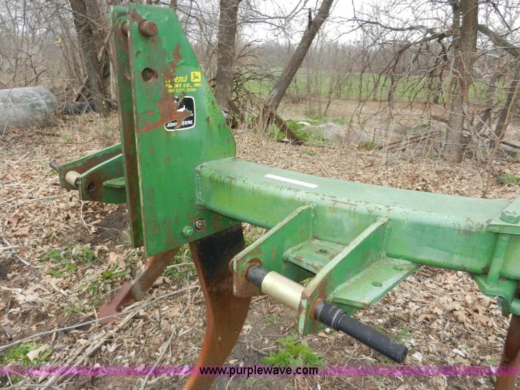 image for item X9585 John Deere 900 five shank ripper