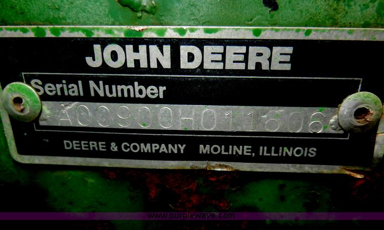 image for item X9585 John Deere 900 five shank ripper