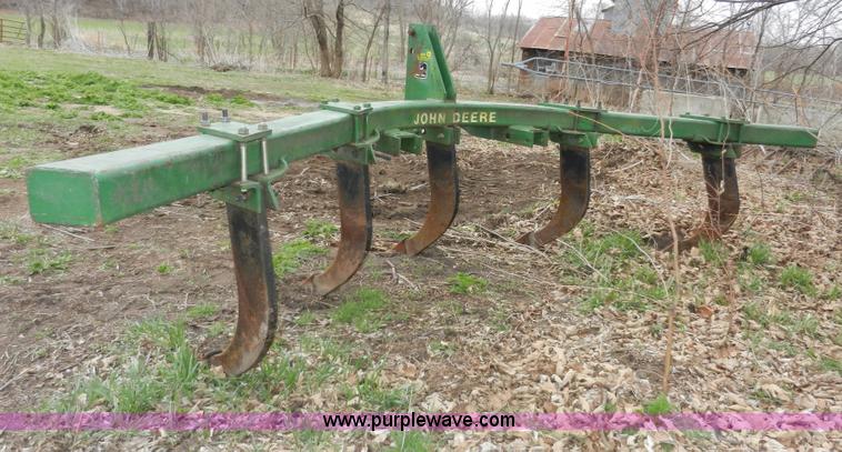 image for item X9585 John Deere 900 five shank ripper
