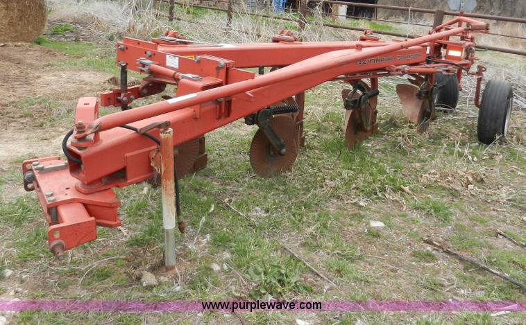 image for item X9586 Case IH 7500 Vari-width four bottom plow