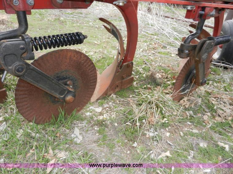 image for item X9586 Case IH 7500 Vari-width four bottom plow