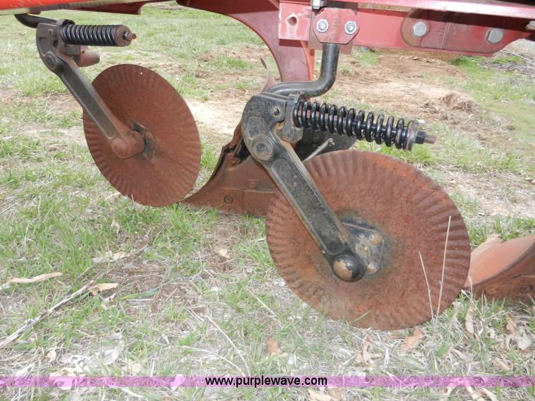 image for item X9586 Case IH 7500 Vari-width four bottom plow