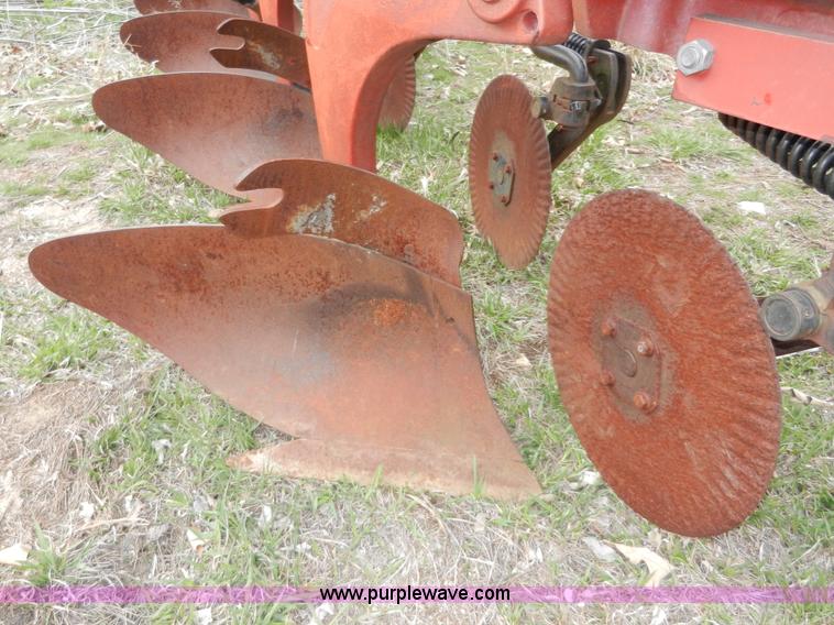 image for item X9586 Case IH 7500 Vari-width four bottom plow
