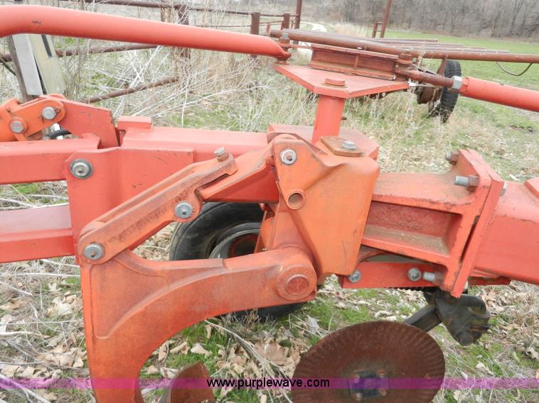 image for item X9586 Case IH 7500 Vari-width four bottom plow