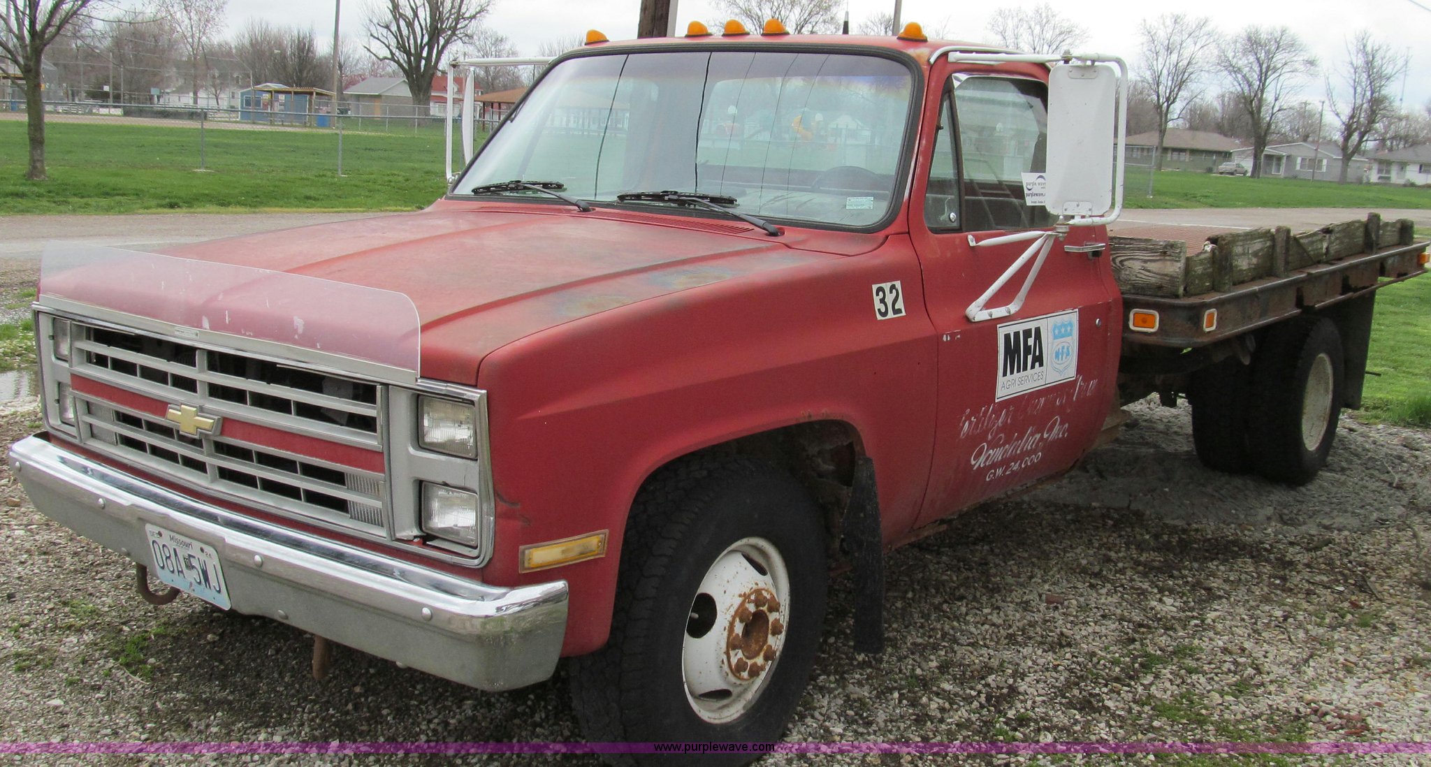 1986 Chevrolet Custom Deluxe 30 flatbed truck in Vandalia, MO Item