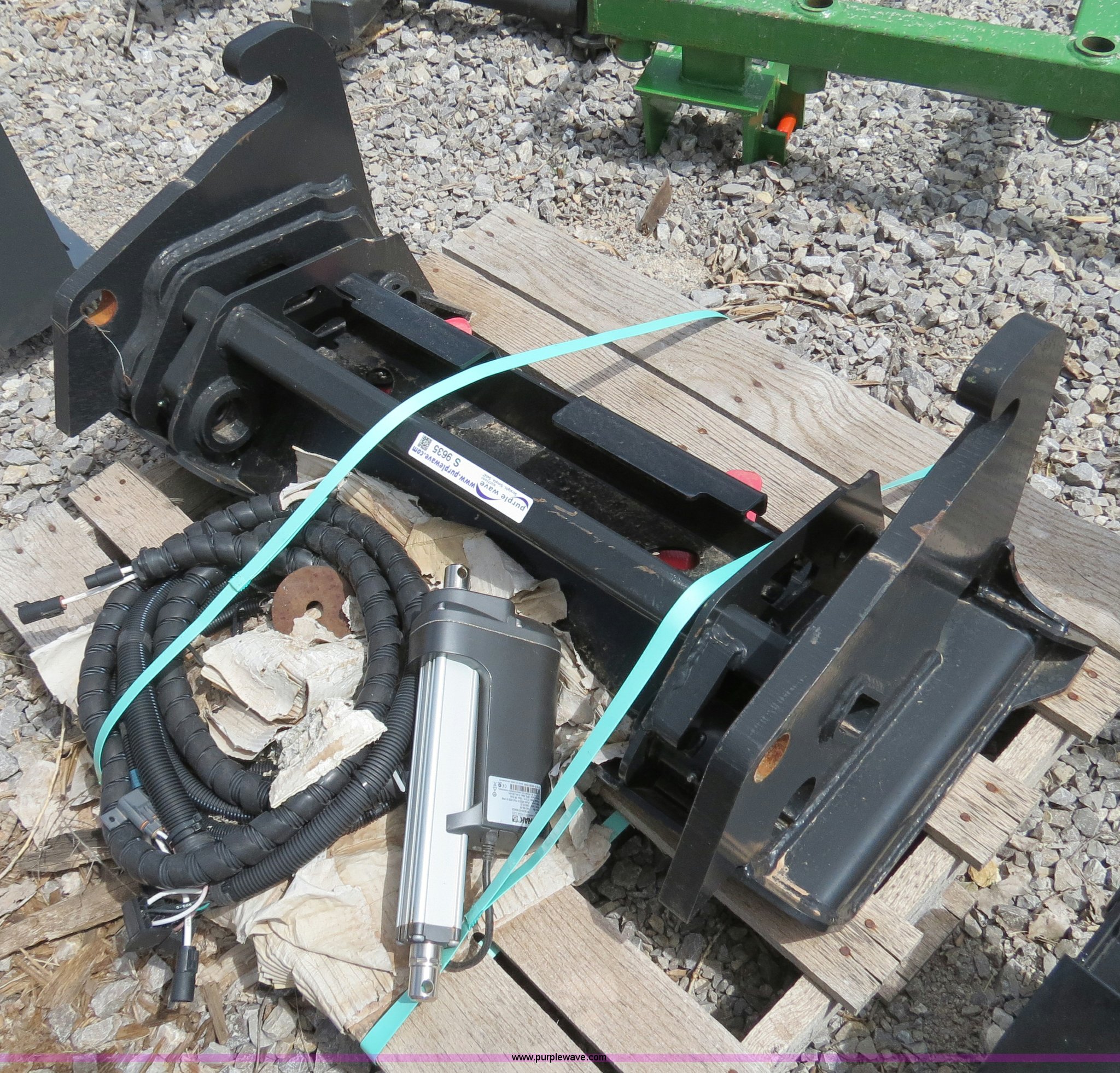John Deere Worksite Pro skid steer style quick coupler in Woodward, OK