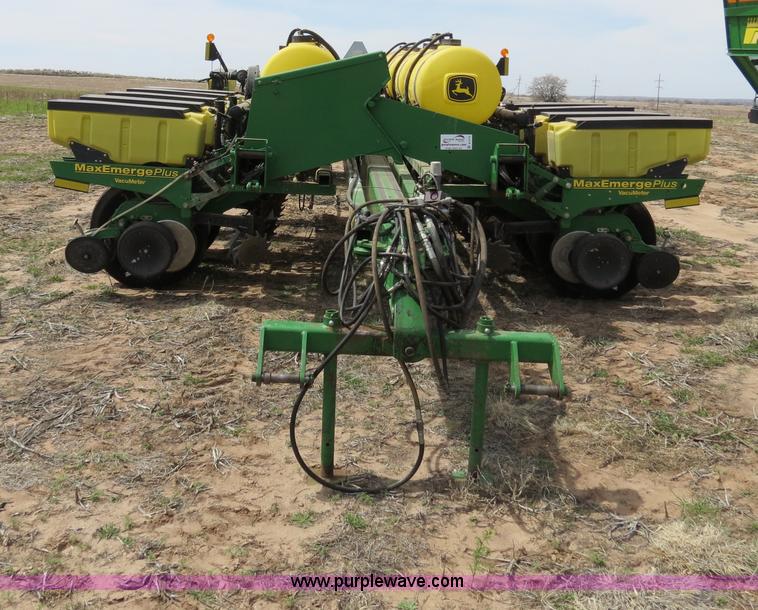 image for item B4714 2002 John Deere 1770 Conservation planter