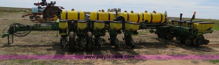 image for item B4714 2002 John Deere 1770 Conservation planter
