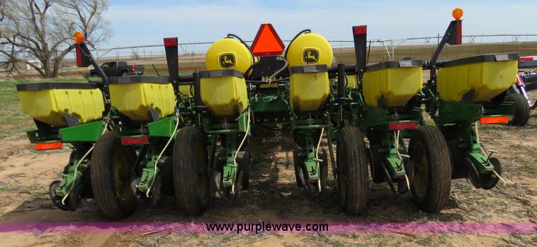 image for item B4714 2002 John Deere 1770 Conservation planter