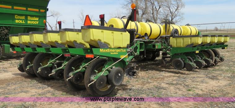 image for item B4714 2002 John Deere 1770 Conservation planter