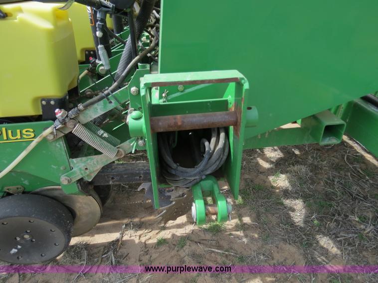 image for item B4714 2002 John Deere 1770 Conservation planter