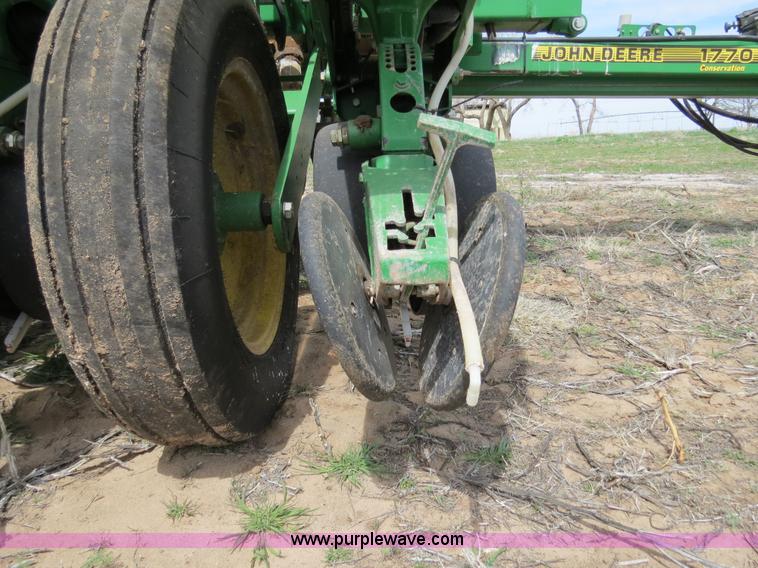 image for item B4714 2002 John Deere 1770 Conservation planter