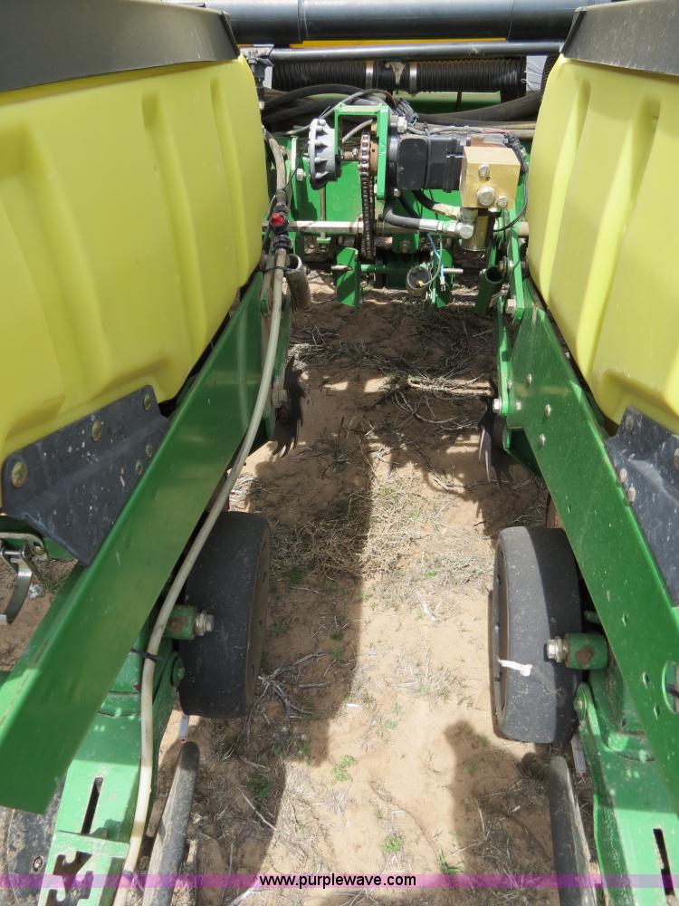 image for item B4714 2002 John Deere 1770 Conservation planter