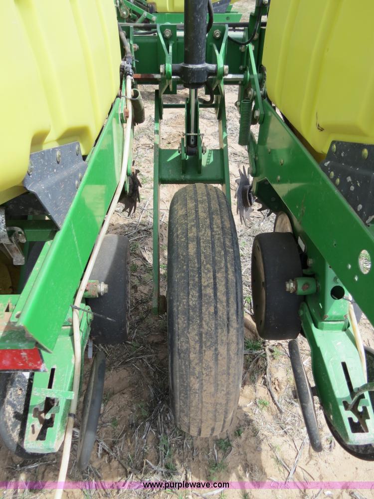 image for item B4714 2002 John Deere 1770 Conservation planter