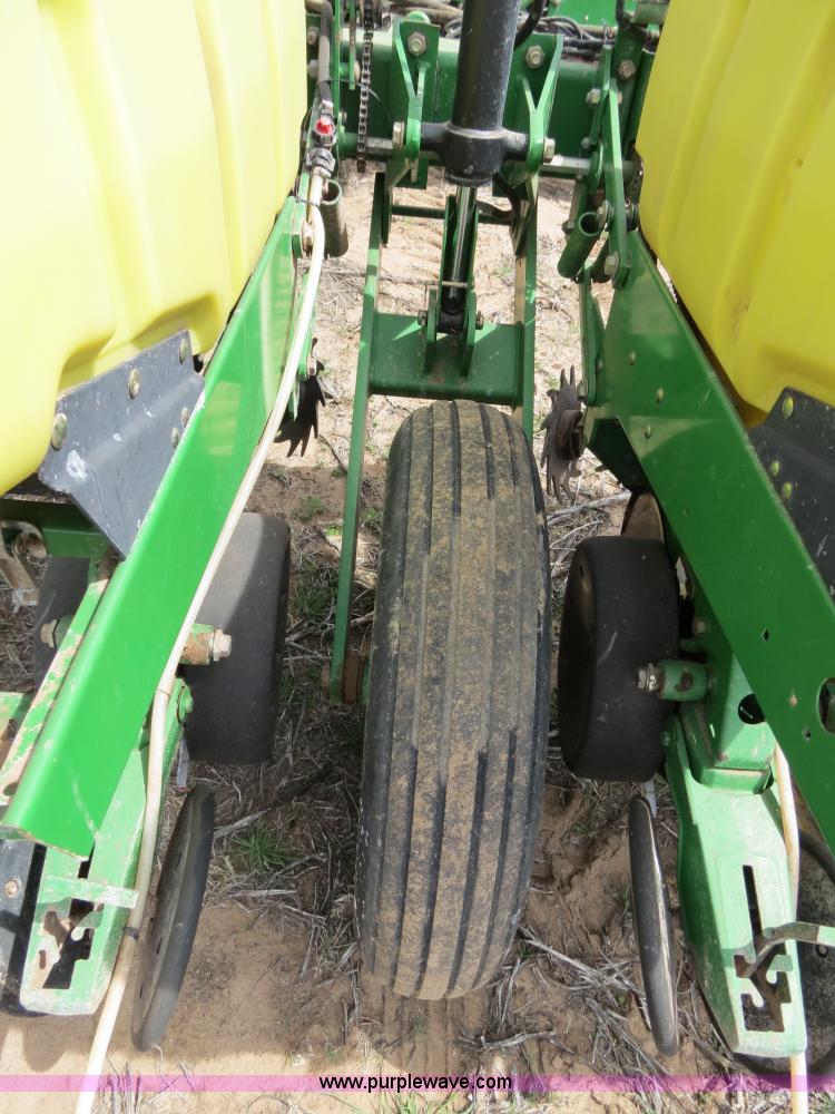 image for item B4714 2002 John Deere 1770 Conservation planter