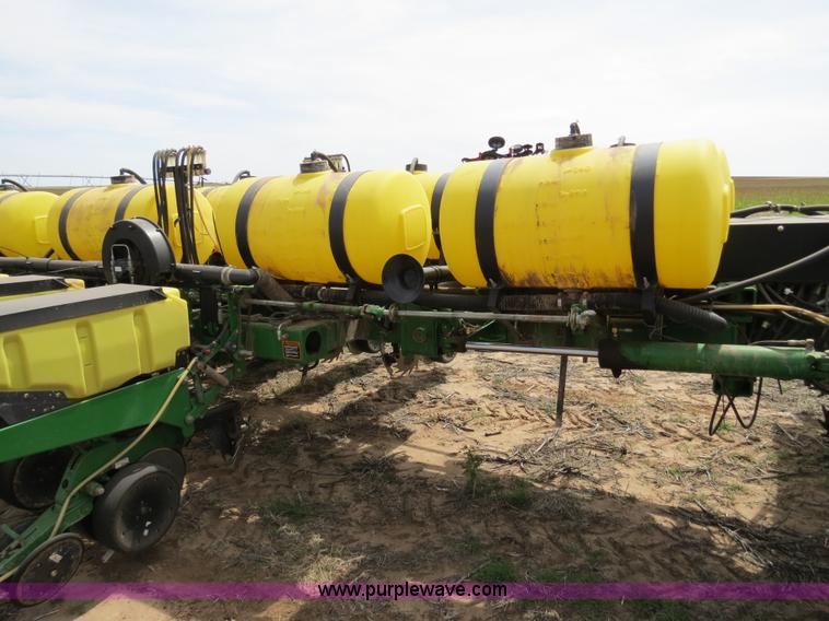 image for item B4714 2002 John Deere 1770 Conservation planter