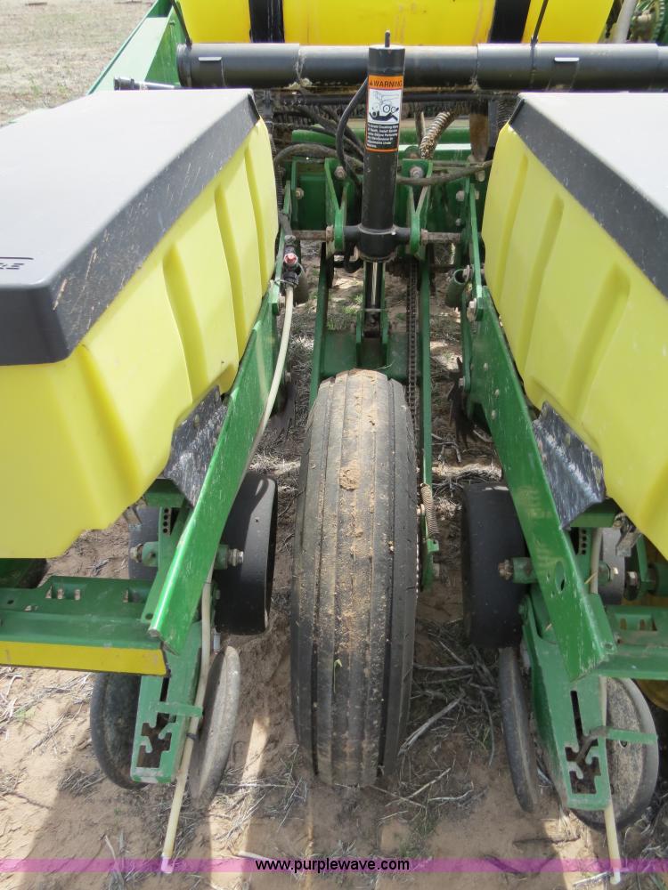 image for item B4714 2002 John Deere 1770 Conservation planter