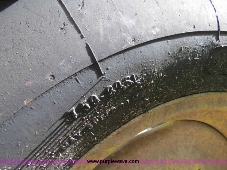 image for item B4714 2002 John Deere 1770 Conservation planter